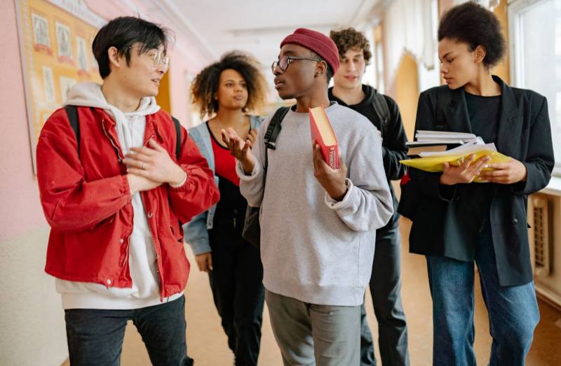 Bachelor Communication école qui aide à trouver une alternance à Aix-en-Provence dans le Sud de la France.